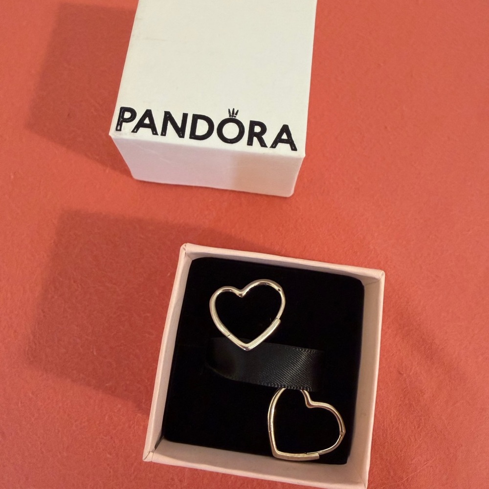 NWOT Pandora Silver Heart Earrings